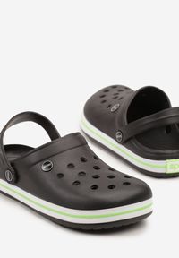 Born2be - Czarno-Zielone Klapki z Paskiem Podtrzymującym Piętę Tiaria. Okazja: na co dzień. Kolor: czarny. Sezon: lato. Styl: casual