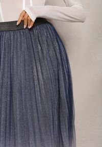 Renee - Granatowa Spódnica z Siateczki Ozdobionej Brokatem z Gumką w Talii Henizia. Kolor: niebieski. Wzór: aplikacja. Styl: elegancki #5