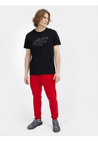 4f - Spodnie dresowe joggery męskie. Kolor: czerwony. Materiał: dresówka #1