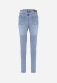 Born2be - Niebieskie Jeansy z Przetarciami na Prostych Nogawkach Ceryrran. Kolekcja: plus size. Kolor: niebieski. Wzór: aplikacja #5