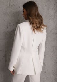 Renee - Biała Marszczona Marynarka Taliowana z Wiskozą z Ozdobą przy Wiązaniu Zynelle. Kolor: biały. Materiał: wiskoza. Wzór: aplikacja. Styl: elegancki #8