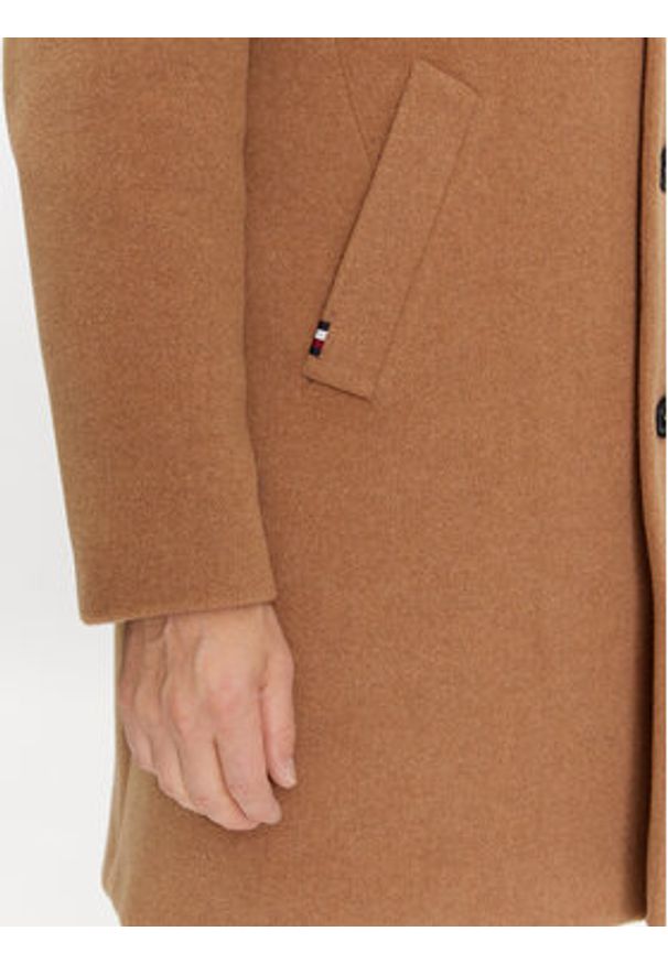 TOMMY HILFIGER - Tommy Hilfiger Płaszcz wełniany MW0MW32963 Brązowy Regular Fit. Kolor: brązowy. Materiał: wełna, syntetyk