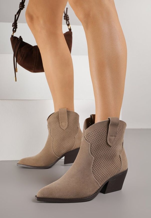 Born2be - Ciemnobeżowe Botki Kowbojki na Stożkowym Obcasie Elinyra. Okazja: na co dzień. Kolor: beżowy. Materiał: jeans. Obcas: na obcasie. Styl: casual, elegancki. Wysokość obcasa: średni