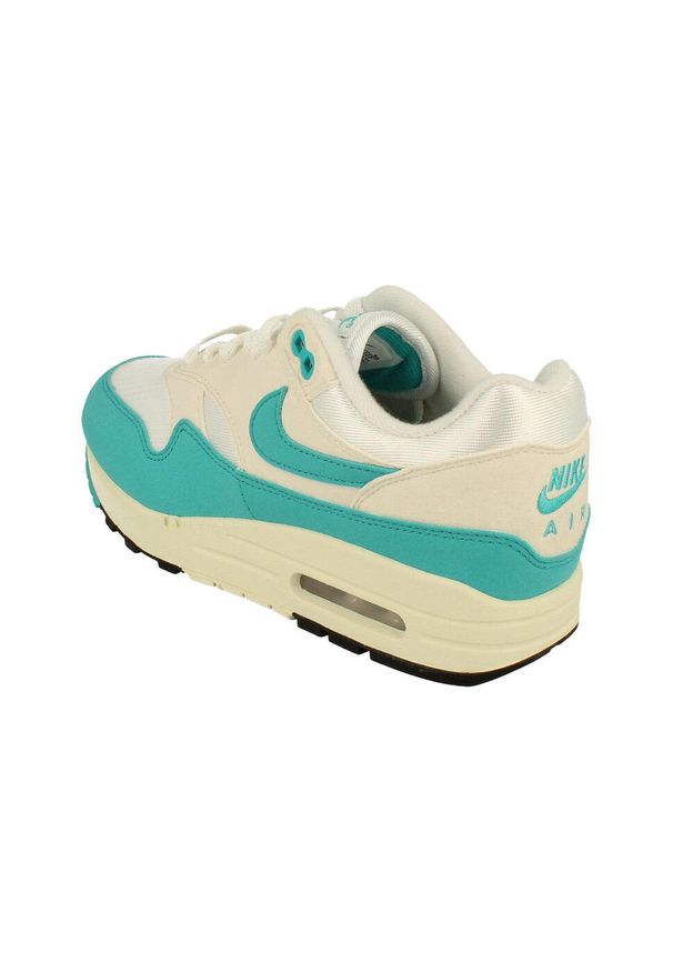 Buty do chodzenia damskie Nike Air Max 1. Kolor: biały, niebieski, wielokolorowy. Materiał: syntetyk, zamsz, materiał, skóra, tkanina. Szerokość cholewki: normalna. Model: Nike Air Max. Sport: turystyka piesza