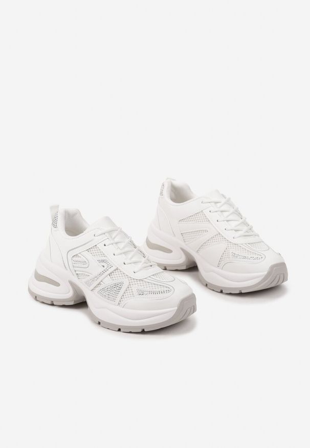 Renee - Białe Sneakersy Zdobione Cyrkoniami na Podeszwie z Tłoczeniami Raviora. Kolor: biały. Materiał: jeans. Wzór: aplikacja