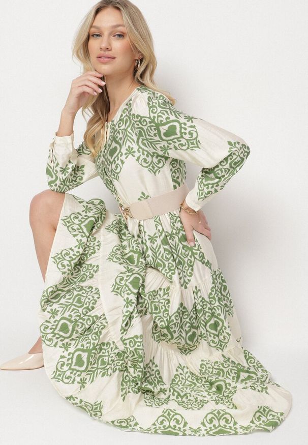 Born2be - Zielona Sukienka z Wiskozą o Rozkloszowanym Kroju z Guzikami Ilovella. Okazja: na co dzień, na spacer. Kolor: zielony. Materiał: wiskoza. Styl: casual, elegancki
