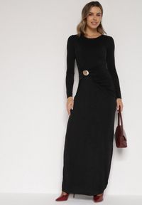 Born2be - Czarna Taliowana Sukienka o Eleganckim Kroju z Marszczeniem i Aplikacją Sewedina. Okazja: na imprezę. Kolor: czarny. Materiał: futro. Długość rękawa: długi rękaw. Wzór: aplikacja. Typ sukienki: dopasowane. Styl: elegancki #3