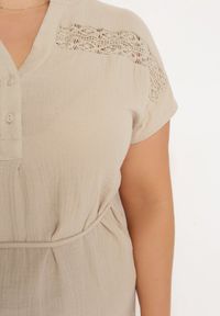 Born2be - Beżowa Pudełkowa Sukienka Bawełniana ze Sznurkiem w Pasie Quimalia. Kolor: beżowy. Materiał: bawełna. Długość rękawa: krótki rękaw. Wzór: aplikacja. Sezon: wiosna, lato. Typ sukienki: proste #3