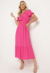 Born2be - Fuksjowa Bawełniana Sukienka z Kopertowym Dekoltem w Stylu Boho Rissasie. Okazja: na co dzień. Kolor: różowy. Materiał: bawełna. Typ sukienki: kopertowe. Styl: boho