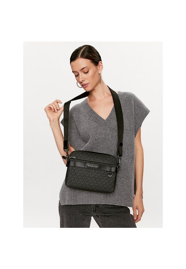 Saszetka Michael Kors. Kolor: czarny
