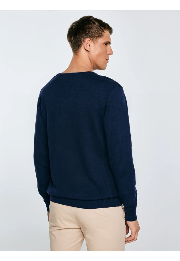 Big-Star - Sweter męski granatowy Vason 403. Typ kołnierza: dekolt w kształcie V. Kolor: niebieski. Materiał: materiał, dzianina, jeans. Styl: klasyczny, sportowy