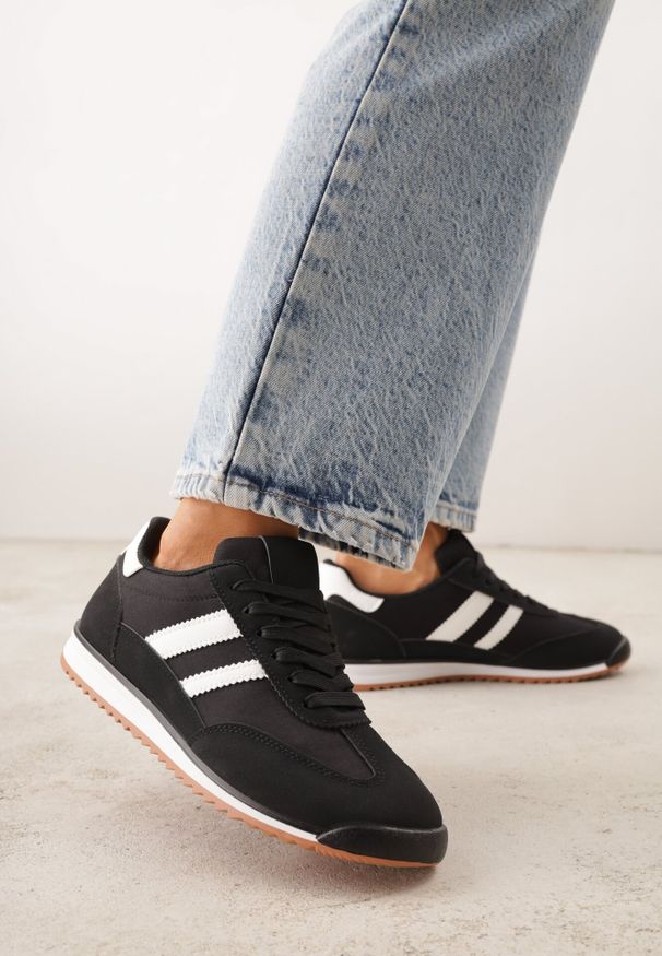 Born2be - Czarne Sneakersy z Geometrycznym Motywem Jannata. Okazja: na co dzień. Kolor: czarny. Materiał: jeans, dresówka. Wzór: geometria