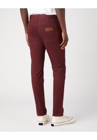 Wrangler - WRANGLER MESKIE SPODNIE MATERIAŁOWE MATERIAŁ LARSTON DAHLIA W18S93H45. Materiał: materiał