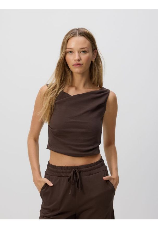 Reserved - Top z marszczeniami - ciemnobrązowy. Kolor: brązowy. Materiał: bawełna
