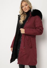 Born2be - Bordowa Dwustronna Kurtka za Kolano z Kapturem z Futerkiem Zephyro. Typ kołnierza: kaptur. Kolor: czerwony. Materiał: futro. Długość: długie. Wzór: aplikacja, gładki #6
