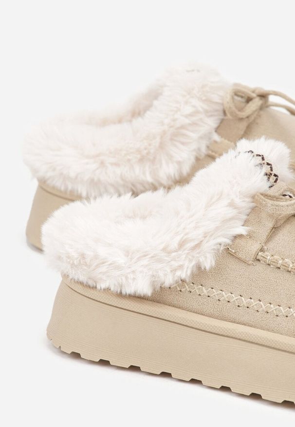 Born2be - Beżowe Wsuwane Śniegowce w Rustykalnym Stylu z Kokardą i Futrem Tusora. Okazja: na co dzień. Zapięcie: bez zapięcia. Kolor: beżowy. Materiał: futro. Styl: casual, klasyczny
