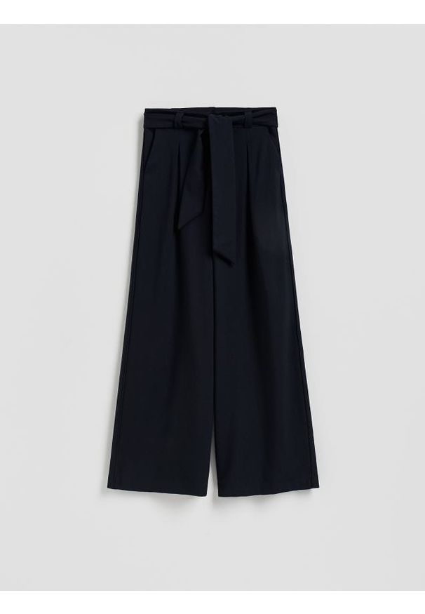Reserved - Spodnie z wiązaniem - granatowy. Kolor: niebieski. Materiał: tkanina, wiskoza