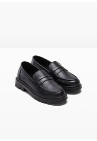 bonprix - Półbuty loafer chunky. Kolor: czarny