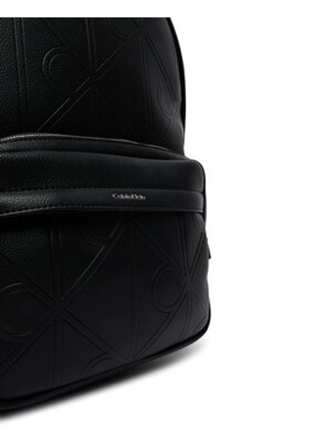 Calvin Klein Plecak Emblem Aop Emboss Round Backpack LV04D3398G Czarny. Kolor: czarny. Materiał: skóra