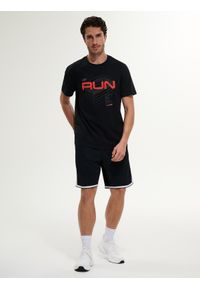4f - 4F T-shirt regular z nadrukiem męski - czarny M. Okazja: na co dzień. Kolor: czarny. Materiał: jeans, materiał, dresówka, bawełna. Wzór: nadruk. Styl: casual, klasyczny #2
