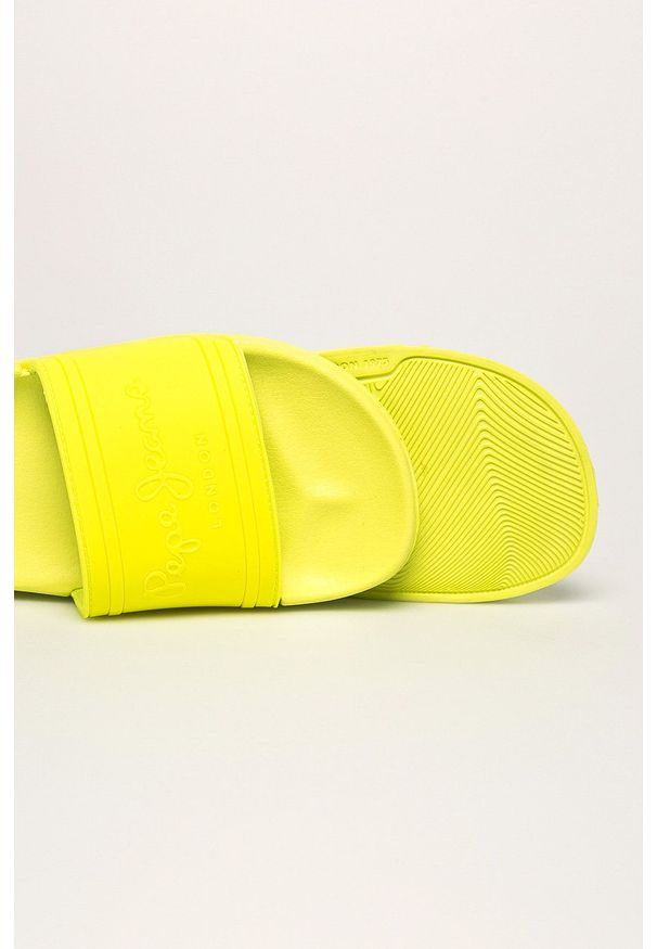 Pepe Jeans - Klapki Slider Unisex. Kolor: żółty. Materiał: materiał. Wzór: gładki. Obcas: na obcasie. Wysokość obcasa: niski