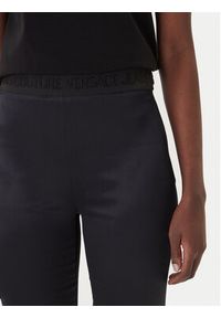 Versace Jeans Couture Spodnie materiałowe 80HAC1A7 N0640 Czarny Flare Fit. Kolor: czarny. Materiał: wiskoza #4