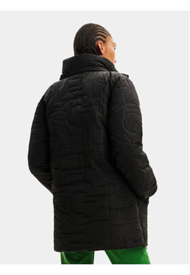 Desigual Kurtka przejściowa 23WWEW17 Czarny Regular Fit. Kolor: czarny. Materiał: syntetyk