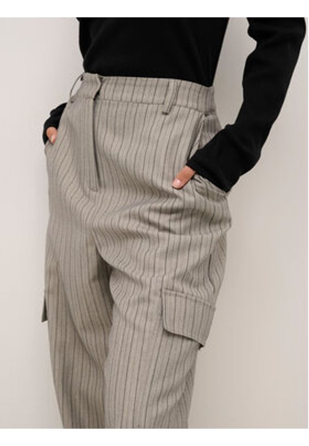 Karen by Simonsen Spodnie materiałowe Kathrinekb 10104527 Szary Casual Fit. Okazja: na co dzień. Kolor: szary. Materiał: syntetyk. Styl: casual