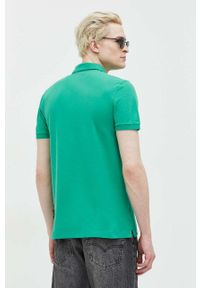 Abercrombie & Fitch polo męski kolor zielony z aplikacją. Typ kołnierza: polo. Kolor: zielony. Materiał: skóra, dzianina, materiał. Długość: krótkie. Wzór: aplikacja #4