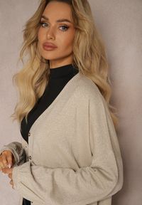 Renee - Beżowy Kardigan z Wiskozą o Długim Kroju Zapinany na Guziki z Metaliczną NIcią Arkaria. Okazja: do pracy, na spotkanie biznesowe, na co dzień. Kolor: beżowy. Materiał: wiskoza. Długość: długie. Styl: klasyczny, casual, elegancki, biznesowy