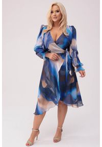 Moda Size Plus Iwanek - Elegancka sukienka Błękitne Marzenie PLUS SIZE XXL OVERSIZE WIOSNA. Okazja: na imprezę. Typ kołnierza: dekolt w kształcie V. Kolekcja: plus size. Kolor: niebieski. Materiał: tkanina, poliester, elastan, materiał. Sezon: wiosna. Typ sukienki: dla puszystych, oversize. Styl: elegancki