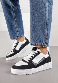 Born2be - Biało-Czarne Sneakersy z Geometrycznym Wzorem i Perforacją Idellie. Okazja: na co dzień. Kolor: biały. Wzór: geometria