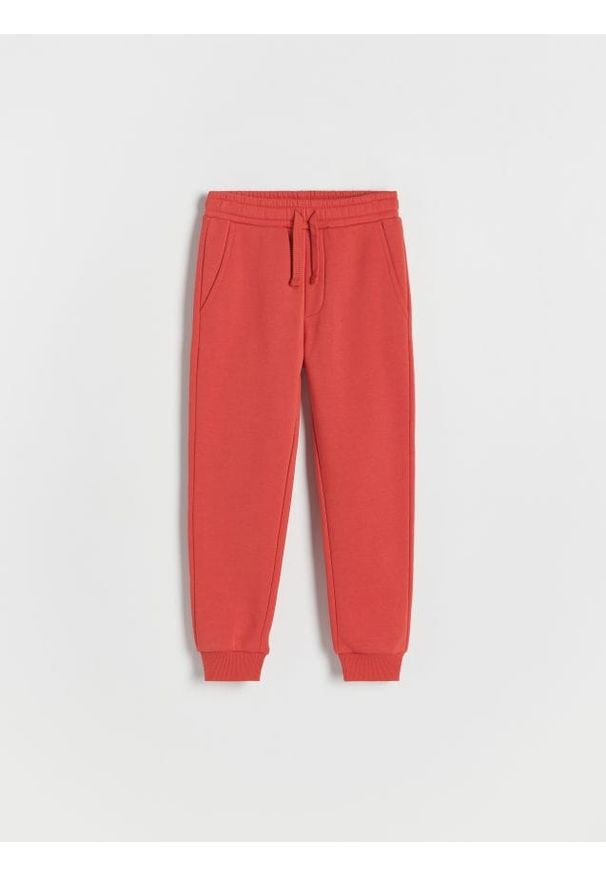 Reserved - Dresowe spodnie jogger - czerwony. Kolor: czerwony. Materiał: dresówka. Wzór: gładki