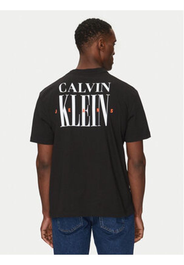 Calvin Klein Jeans T-Shirt Serif Font Graphic J30J327473 Czarny Regular Fit. Kolor: czarny. Materiał: bawełna