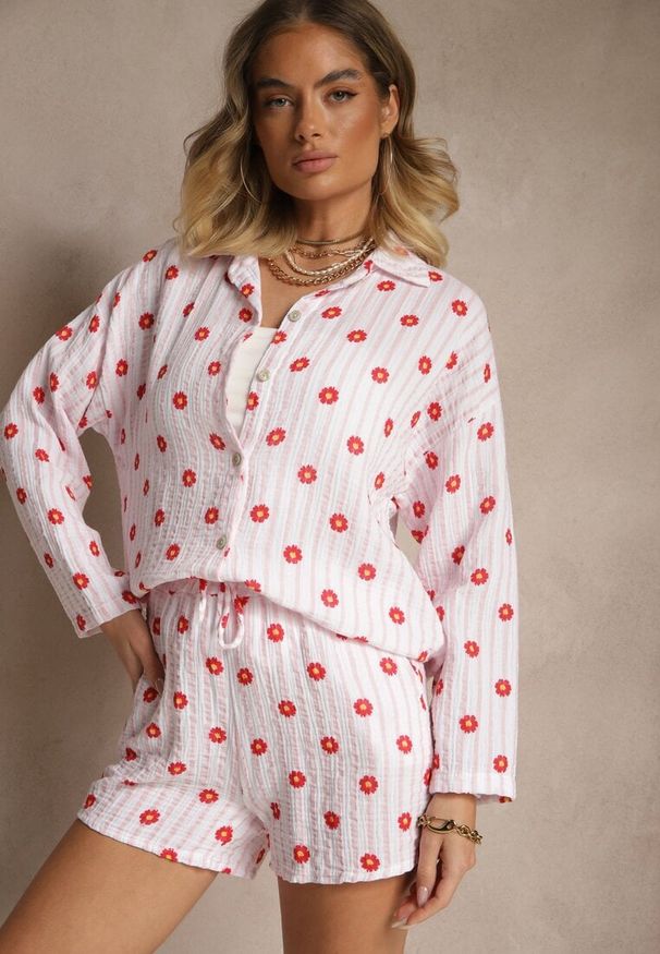 Renee - Różowy Muślinowy Komplet z Bawełny Koszula i Szorty we Wzór w Paski i Kwiaty Sellimi. Kolor: różowy. Materiał: bawełna. Wzór: paski, kwiaty