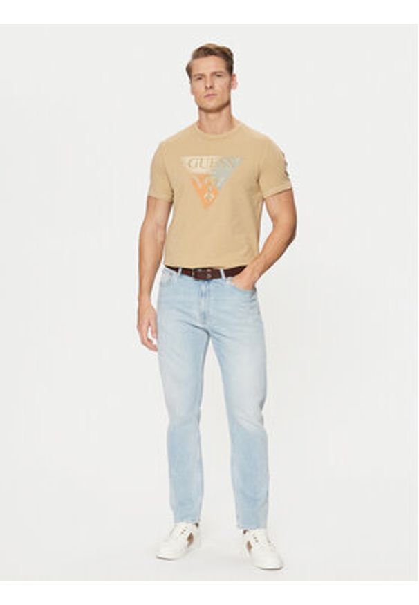 Guess T-Shirt M5RI14 J1314 Beżowy Slim Fit. Kolor: beżowy. Materiał: bawełna