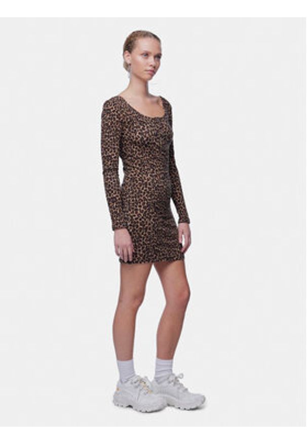 Pieces Sukienka codzienna Kitte 17148389 Brązowy Slim Fit. Okazja: na co dzień. Kolor: brązowy. Materiał: bawełna. Typ sukienki: proste. Styl: casual