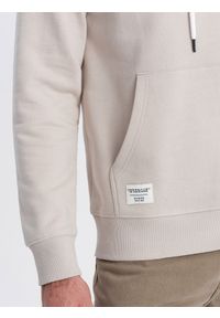 Ombre Clothing - Męska bluza dresowa kangurka z kapturem - jasnobeżowa V1 OM-SSBN-0177 - XXL. Okazja: na co dzień. Typ kołnierza: kaptur. Kolor: beżowy. Materiał: dresówka. Wzór: aplikacja. Styl: klasyczny, casual #8