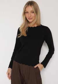 Born2be - Czarny Sweter z Wiskozą Ozdobiony Falbankami Mevita. Typ kołnierza: kołnierz z falbankami. Kolor: czarny. Materiał: wiskoza. Wzór: aplikacja. Styl: elegancki, klasyczny #8