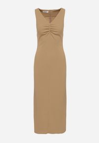 Born2be - Beżowa Dopasowana Sukienka z Wiskozą Ozdobiona Marszczeniem Siloria. Okazja: na co dzień. Typ kołnierza: dekolt w kształcie V. Kolor: beżowy. Materiał: wiskoza. Wzór: aplikacja. Sezon: lato. Typ sukienki: proste. Styl: elegancki, casual #7