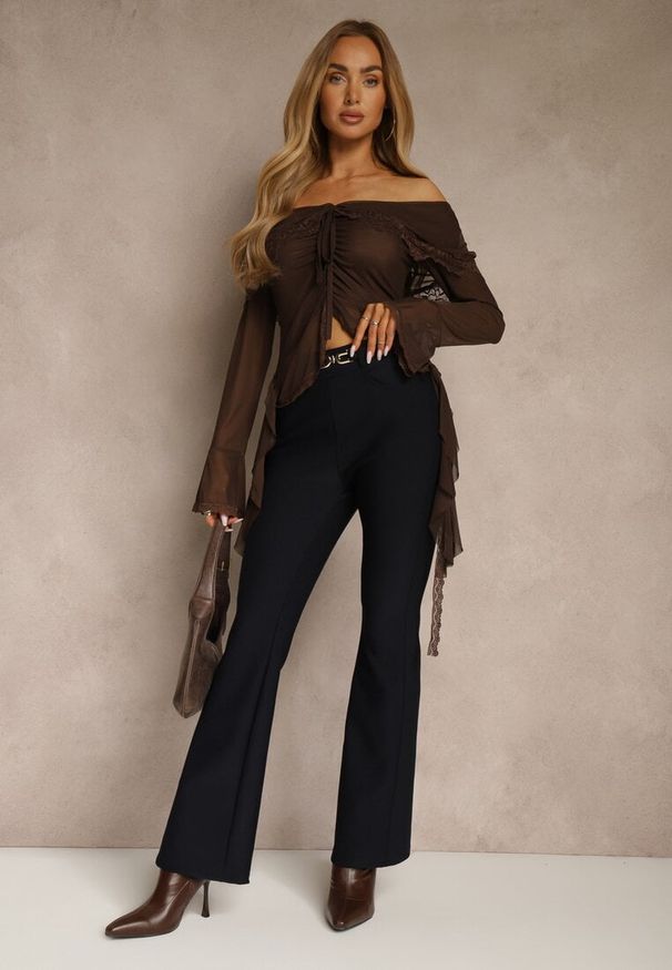 Renee - Granatowe Spodnie Dzwony High Waist w Eleganckim Stylu ze Sprzączką Tevanda. Stan: podwyższony. Kolor: niebieski. Materiał: koronka. Długość: krótkie. Styl: elegancki