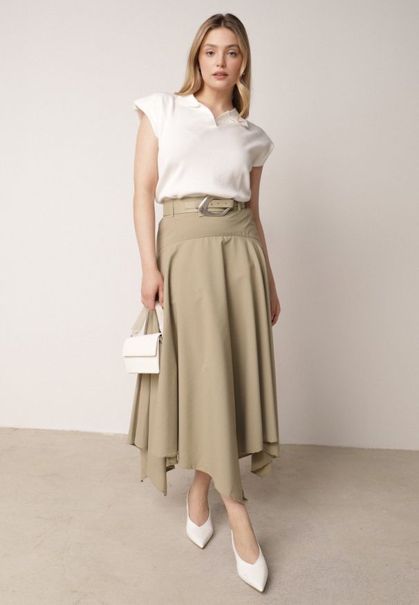 Born2be - Zielona Rozkloszowana Spódnica z Ozdobnym Paskiem i Asymetrycznym Dołem Pillen. Okazja: na co dzień, do pracy. Kolor: zielony. Materiał: skóra. Długość: długie. Styl: casual, elegancki