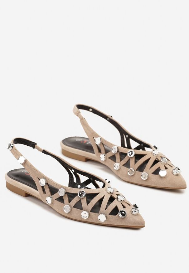 Renee - Ciemnobeżowe Sandały Ażurowe Typu Slingback Ozdobione Aplikacjami Lisanorea. Okazja: na spotkanie biznesowe. Kolor: beżowy. Wzór: ażurowy, aplikacja. Sezon: lato. Styl: elegancki, biznesowy