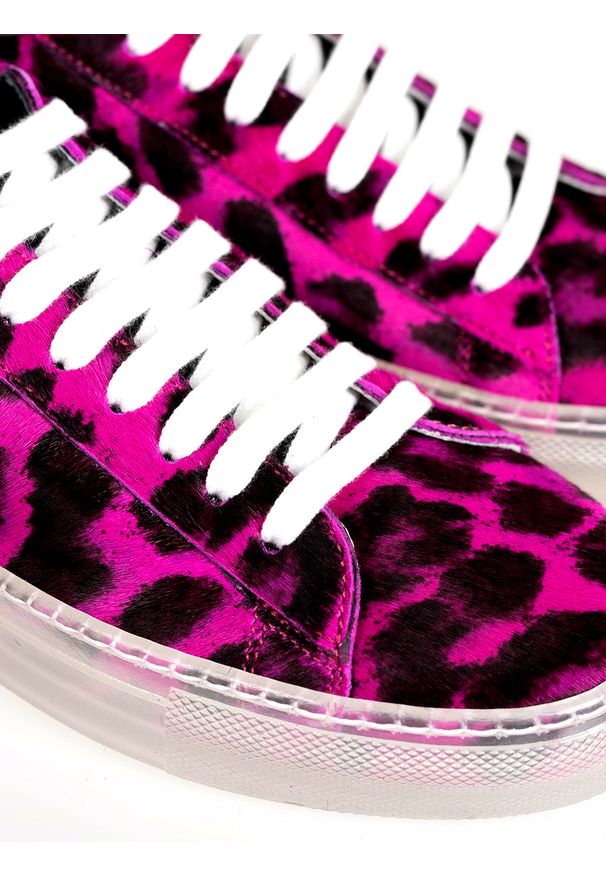 Patrizia Pepe Sneakersy | 2V8807/A6D5 | Kobieta | Czarny, Różowy. Kolor: czarny, różowy, wielokolorowy. Materiał: skóra, tkanina. Wzór: aplikacja, motyw zwierzęcy