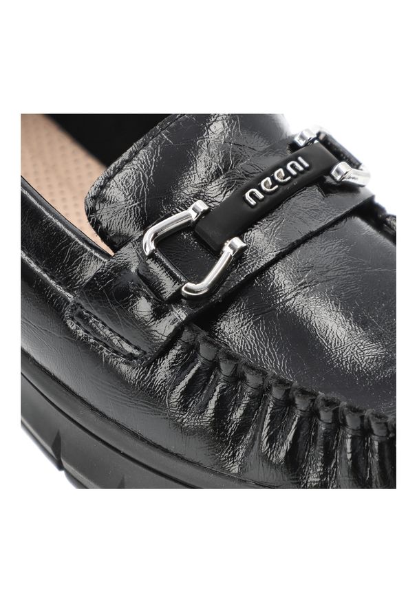 Mokasyny damskie Vinceza, cholewka ze skóry naturalnej o delikatnie połyskującym wykończeniu wsuwany fason zabudowany przód z charakterystycznym mars. Okazja: do pracy, na co dzień. Kolor: czarny. Materiał: skóra. Szerokość cholewki: normalna. Styl: elegancki, klasyczny, casual