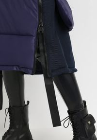 Born2be - Granatowa Kurtka Sephoya. Kolor: niebieski. Długość rękawa: długi rękaw. Długość: długie. Wzór: aplikacja. Sezon: zima #4