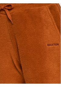 Brixton Spodnie dresowe Weekender 22330 Pomarańczowy Regular Fit. Kolor: pomarańczowy. Materiał: syntetyk