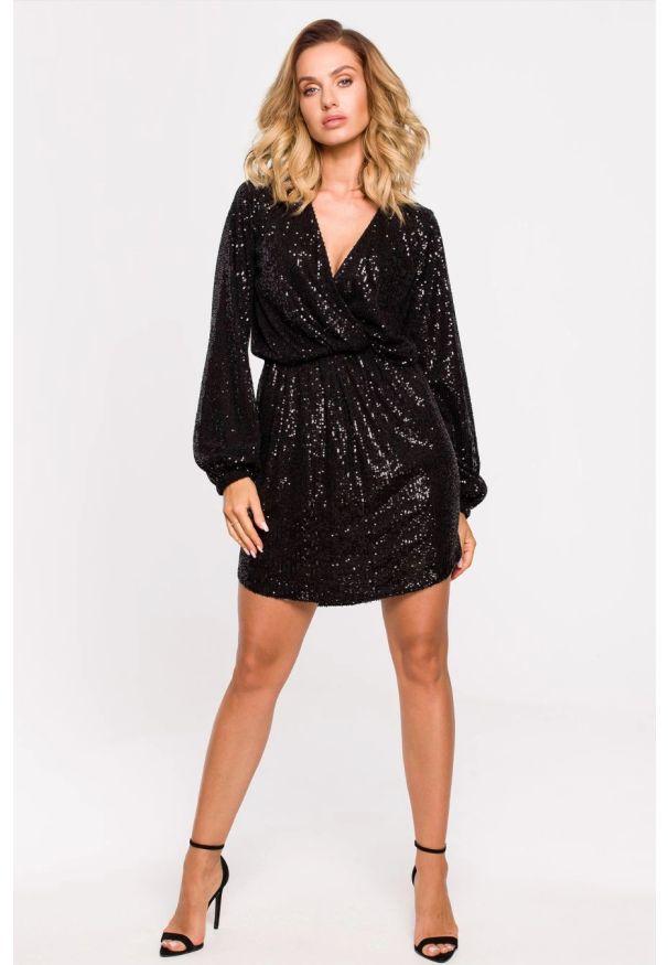 MOE - Sukienka cekinowa kopertowa mini wieczorowa czarna. Okazja: na sylwestra, na imprezę. Kolor: czarny. Typ sukienki: kopertowe. Styl: wizytowy. Długość: mini