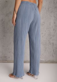 Renee - Niebieskie Plisowane Spodnie High Waist z Szerokimi Nogawkami Sedalia. Stan: podwyższony. Kolor: niebieski. Materiał: satyna #6