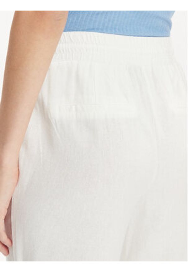Vero Moda Spodnie materiałowe Jesmilo 10279691 Biały Regular Fit. Kolor: biały. Materiał: wiskoza, len